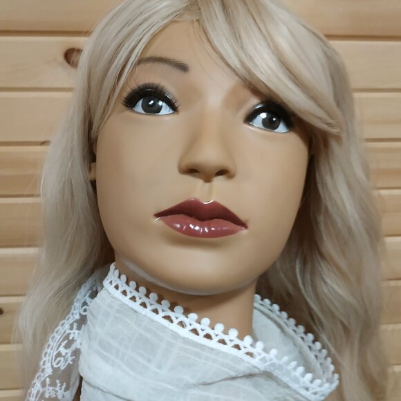 White Lace Kerchief - Picture 8 of 13